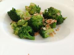 Broccoli cu fulgi de migdale 1 Broccoli cu fulgi de migdale 1