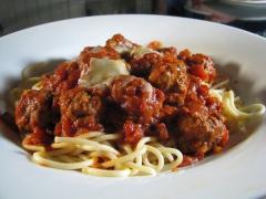 Chiftelute delicioase pentru copii cu parmezan, in sos de rosii 1 Chiftelute delicioase pentru copii cu parmezan, in sos de rosii 1