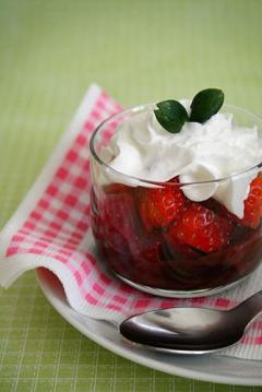 Crema de ciocolata cu capsune 1 Crema de ciocolata cu capsune 1