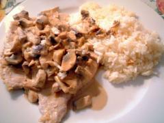 Escalop de vitel cu ciuperci si sos de smantana 1 Escalop de vitel cu ciuperci si sos de smantana 1