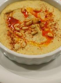 Felii de bagheta cu crema de fasole boabe si susan 1 Felii de bagheta cu crema de fasole boabe si susan 1