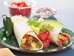 Lipie umpluta cu piept de pui si legume 1 Lipie umpluta cu piept de pui si legume 1