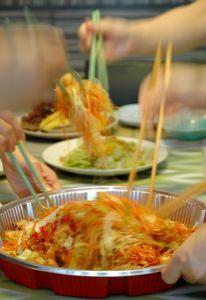 Pui cu ciuperci si orez chinezesc 1 Pui cu ciuperci si orez chinezesc 1