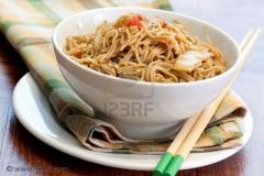 Pui cu taitei si sos de tarina 1 Pui cu taitei si sos de tarina 1