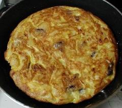 Salata cu omlete si ton 1 Salata cu omlete si ton 1