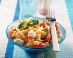 Salata cu paste, prosciutto, rosii si branza 1 Salata cu paste, prosciutto, rosii si branza 1