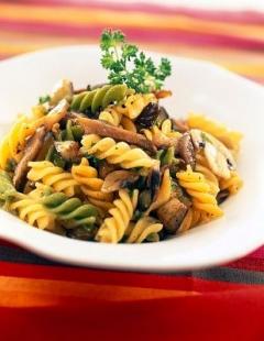 Salata cu paste spirale si ciuperci 1 Salata cu paste spirale si ciuperci 1