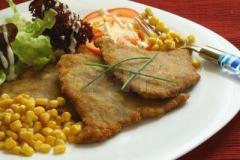 Snitel de pui in aluat de bere 1 Snitel de pui in aluat de bere 1