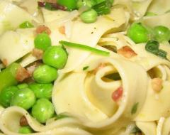 Taitei in sos delicios de ciuperci cu sunca 1 Taitei in sos delicios de ciuperci cu sunca 1