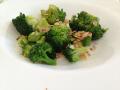 Broccoli cu fulgi de migdale Broccoli cu fulgi de migdale