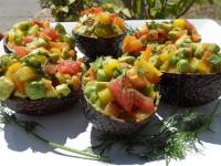 Barcute de avocado cu fructe de mare