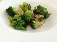Broccoli cu fulgi de migdale Broccoli cu fulgi de migdale