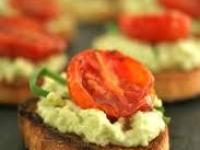 Bruschete cu avocado si rosii Bruschete cu avocado si rosii
