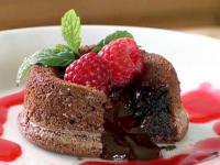 Deliciu cu ciocolata si zmeura Deliciu cu ciocolata si zmeura