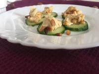 Humus cu seminte de pin pe pat de castravete Humus cu seminte de pin pe pat de castravete