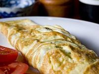 Omleta cu ceapa verde si mozzarella Omleta cu ceapa verde si mozzarella