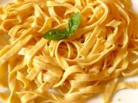 Paste tagliatelle cu galbiori Paste tagliatelle cu galbiori