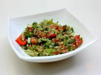 Salata libaneza de patrunjel, rosii si grau(tabbouleh) Salata libaneza de patrunjel, rosii si grau(tabbouleh)