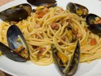 Spaghetti cu scoici si pancetta Spaghetti cu scoici si pancetta