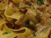 Tagliatelle cu anghinare si bacon Tagliatelle cu anghinare si bacon