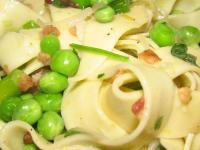 Taitei in sos delicios de ciuperci cu sunca Taitei in sos delicios de ciuperci cu sunca