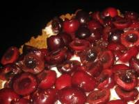 Tort cu mascarpone, biscuiti si visine
