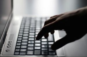 Dependenta de internet ar putea fi tratata Dependenta de internet ar putea fi tratata
