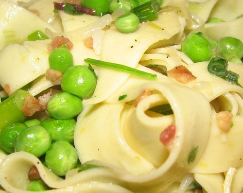 Taitei in sos delicios de ciuperci cu sunca Taitei in sos delicios de ciuperci cu sunca