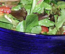 Salata de primavara cu crutoane Salata de primavara cu crutoane