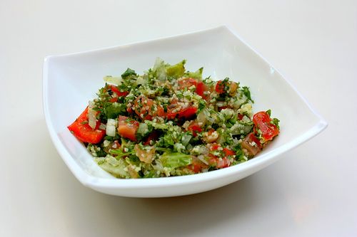 Salata libaneza de patrunjel, rosii si grau(tabbouleh) Salata libaneza de patrunjel, rosii si grau(tabbouleh)
