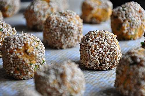 Falafel(chiftelute vegetariene libaneze cu naut) Falafel(chiftelute vegetariene libaneze cu naut)