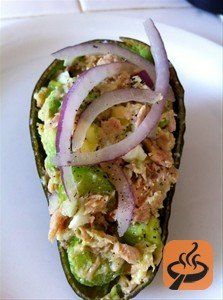 Corabioare din avocado umplute cu salata de ton cu chimen Corabioare din avocado umplute cu salata de ton cu chimen