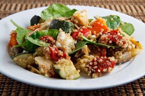 Salata de quinoa cu legume si anchois Salata de quinoa cu legume si anchois