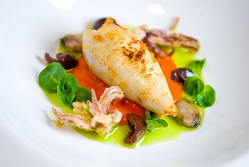 Calamari umpluti cu somon afumat Calamari umpluti cu somon afumat