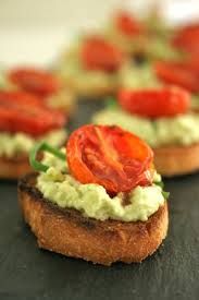 Bruschete cu avocado si rosii Bruschete cu avocado si rosii